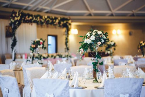 photo de tables à un mariage