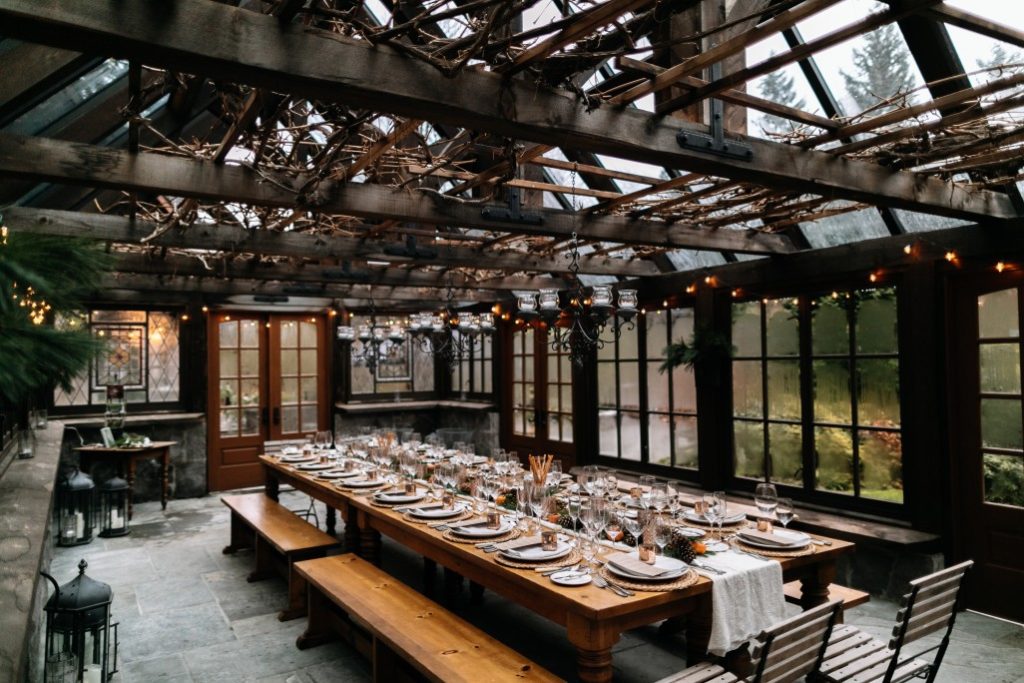 Photo d'une table de mariage longue style champêtre